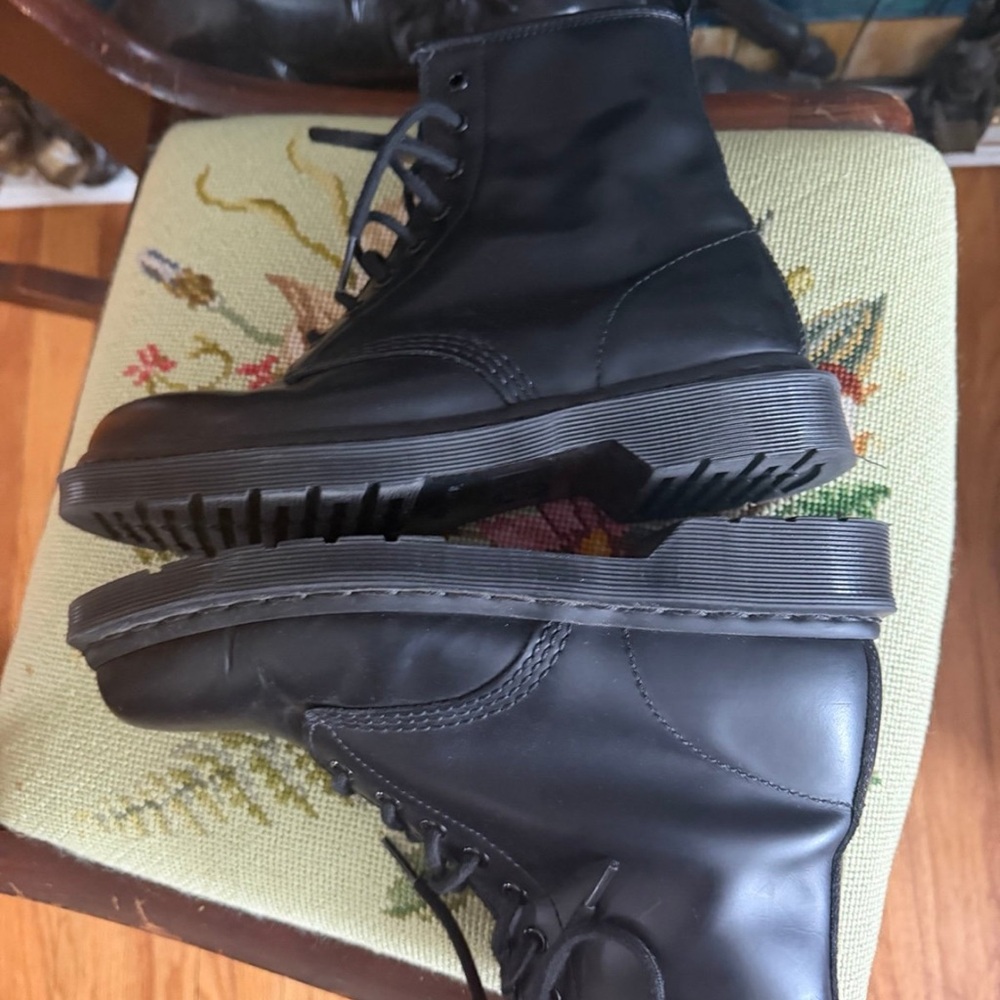 Dr. Martens Black Lace-Up Combat Boots Women's 8 Mono Black on black Moto - Picture 5 of 11